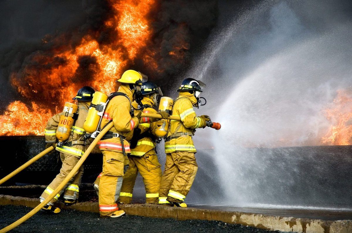 What all items should the Firefighter outfit should contain?